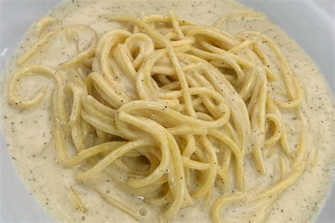  Cacio e Pepe: Umamisyvä ja täyteläisen herkullinen Rooman klassikko!